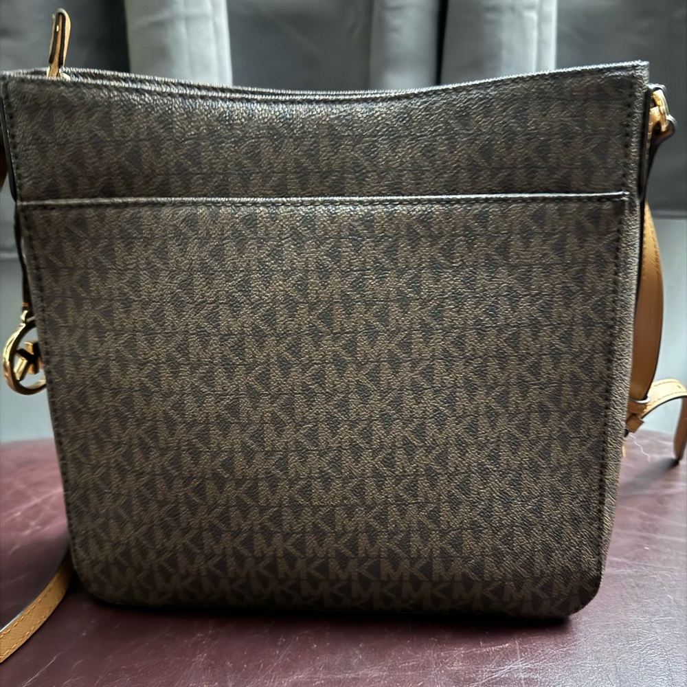 Michael Kors cross body - Picture 3 of 6
